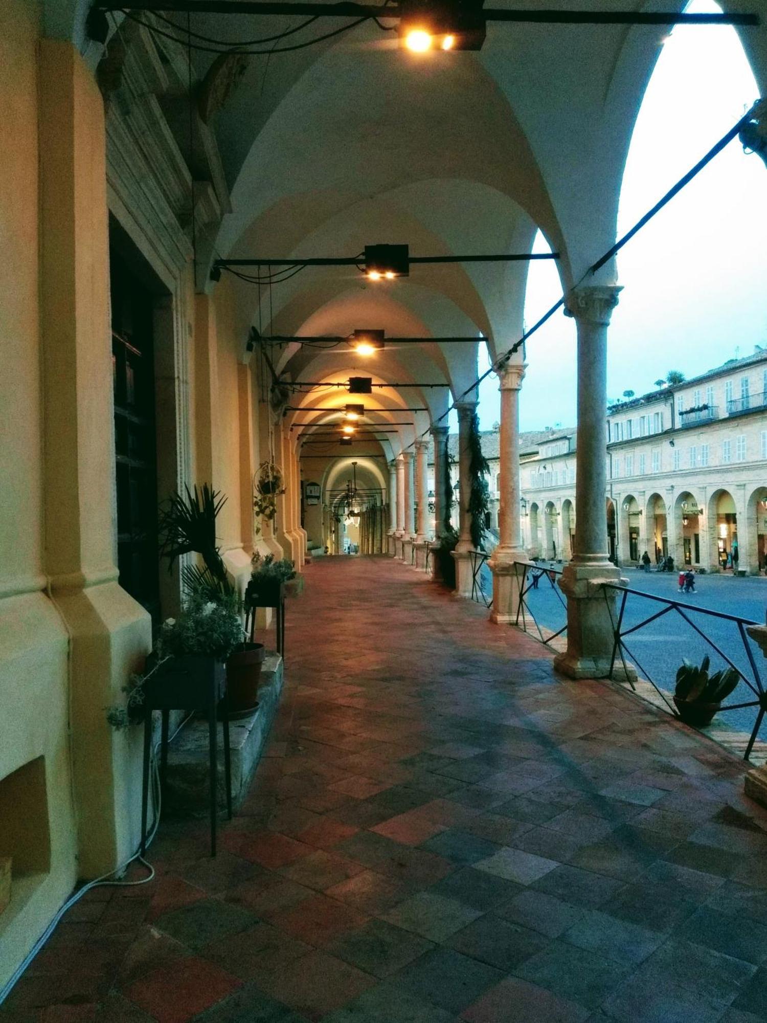Casa Vacanze Nel Centro Storico Di Fermo Happy Song Exteriér fotografie