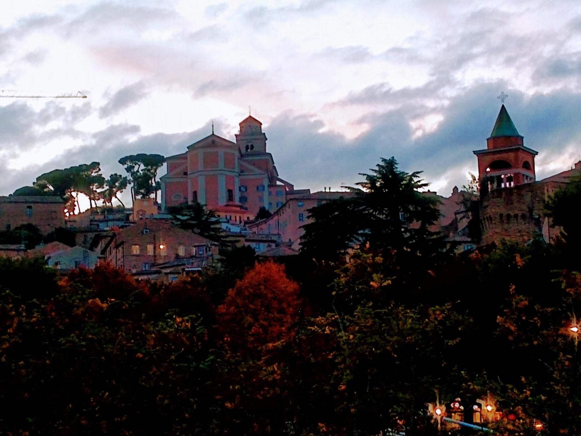 Casa Vacanze Nel Centro Storico Di Fermo Happy Song Exteriér fotografie